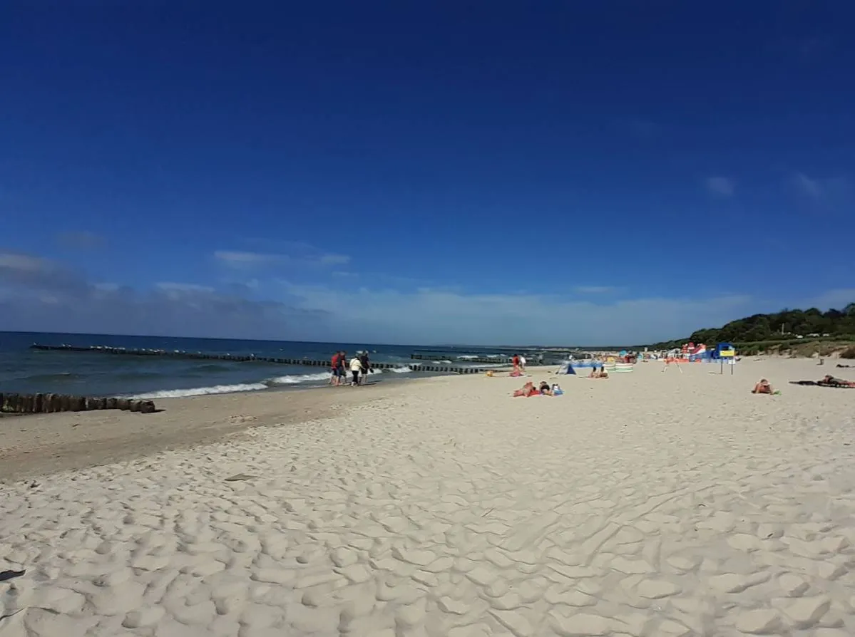 Plaża Wschodnia Ustka tłumy promenada
