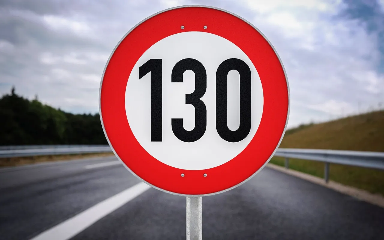 Autostrada Czechy znak ograniczenia prędkości 130