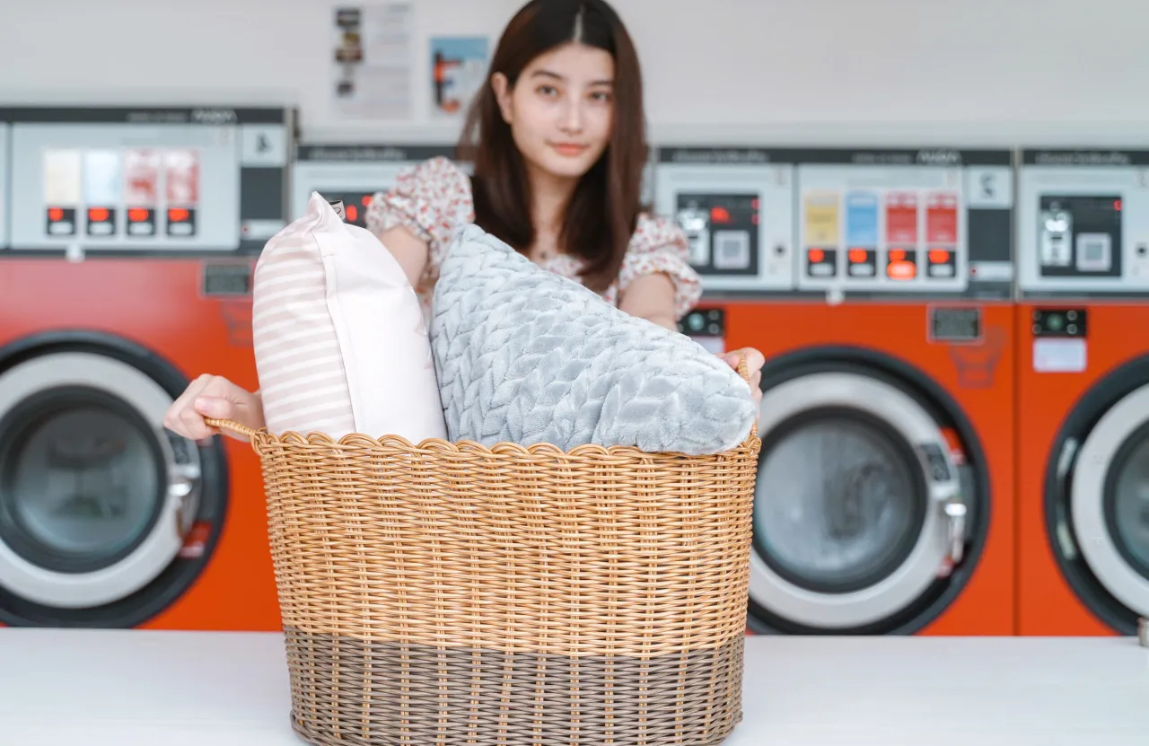 suszenie poduszek w suszarce z piłeczkami tenisowymi