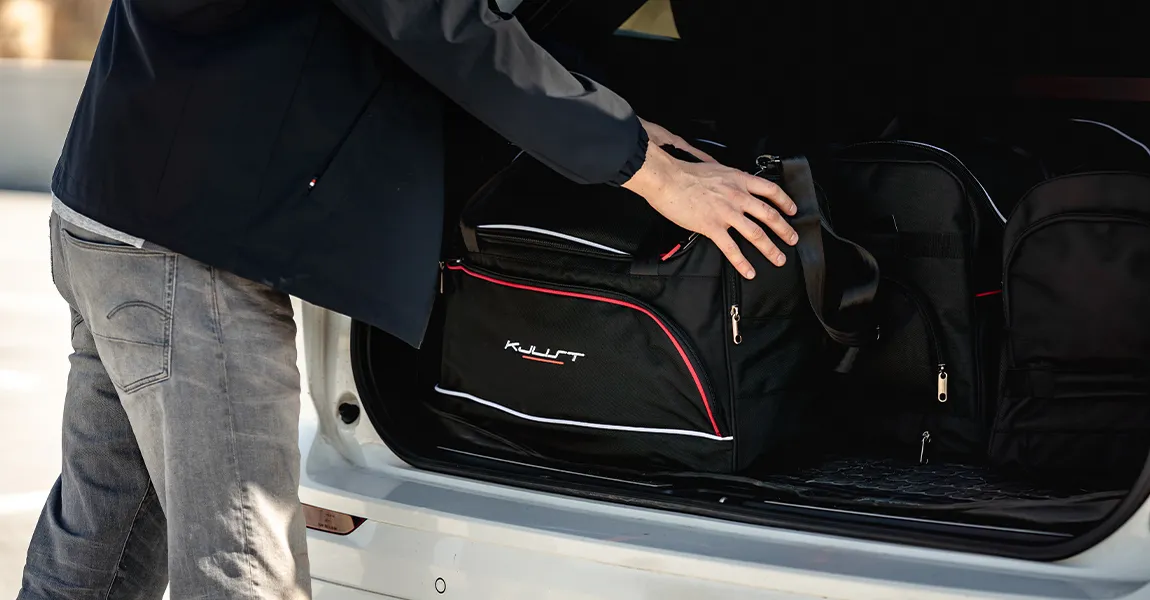 wnętrze torby podr&oacute;żnej organizacja