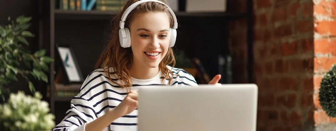 Słuchawki bezprzewodowe parowanie z telefonem laptopem telewizorem