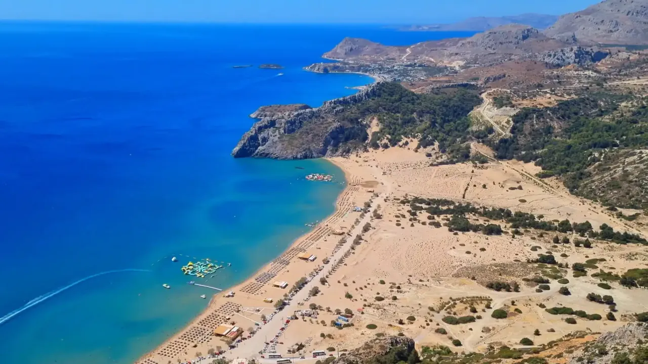 spokojna piaszczysta plaża Rodos wschodnie wybrzeże