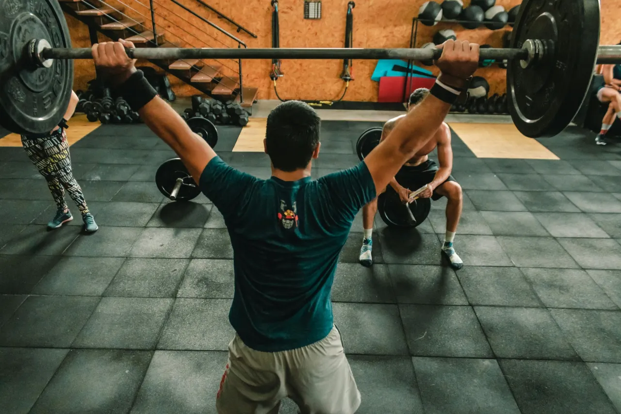 Zdjęcie Ile razy w tygodniu ćwiczyć crossfit, aby uniknąć przetrenowania?