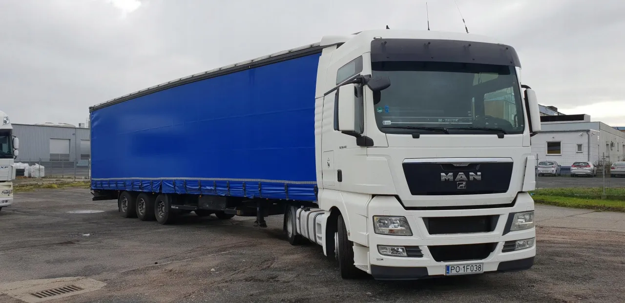 ciągnik siodłowy z naczepą firanką waga