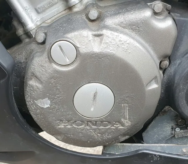 peinture moteur moto rat&eacute;e coulures cloques