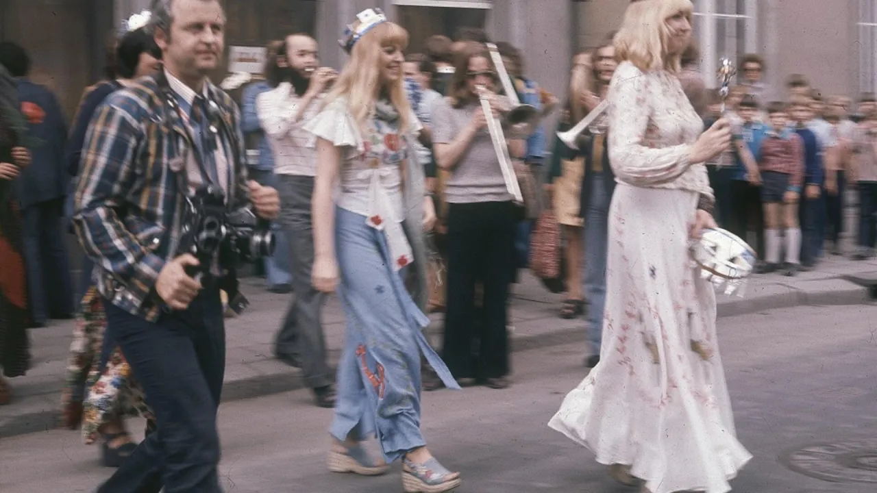 Moda PRL dekady stylizacje