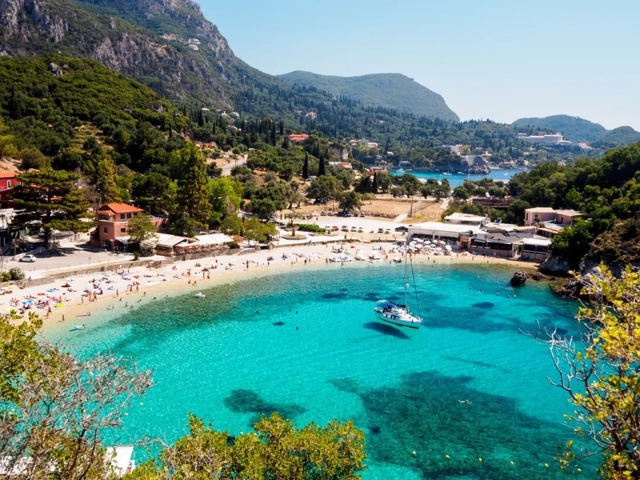 Paleokastritsa Korfu zatoki i klasztor