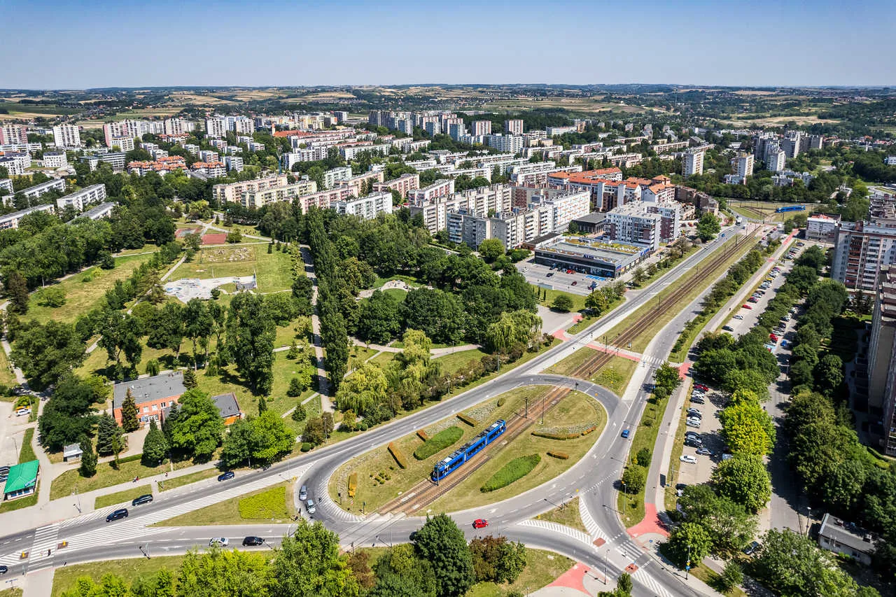 Zdjęcie Jak dojechać do osiedla tysiąclecia w Krakowie – najlepsze połączenia komunikacyjne