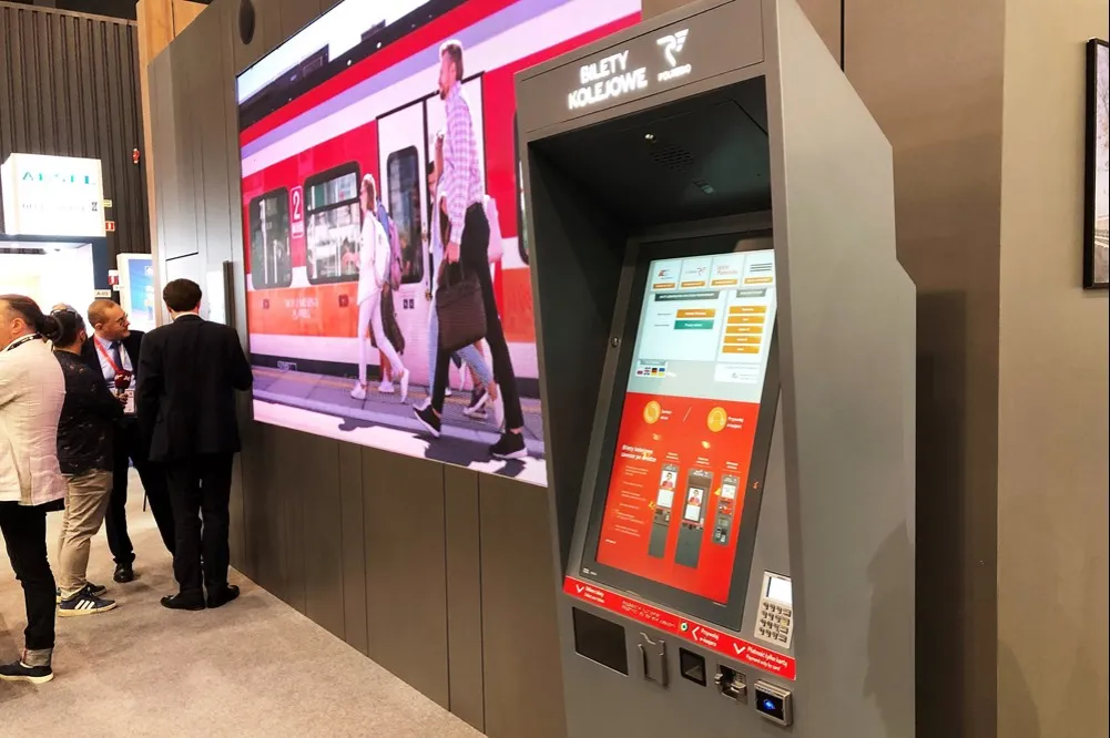 biletomat POLREGIO i kasa biletowa