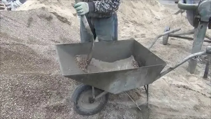 Mieszanie betonu na plandece