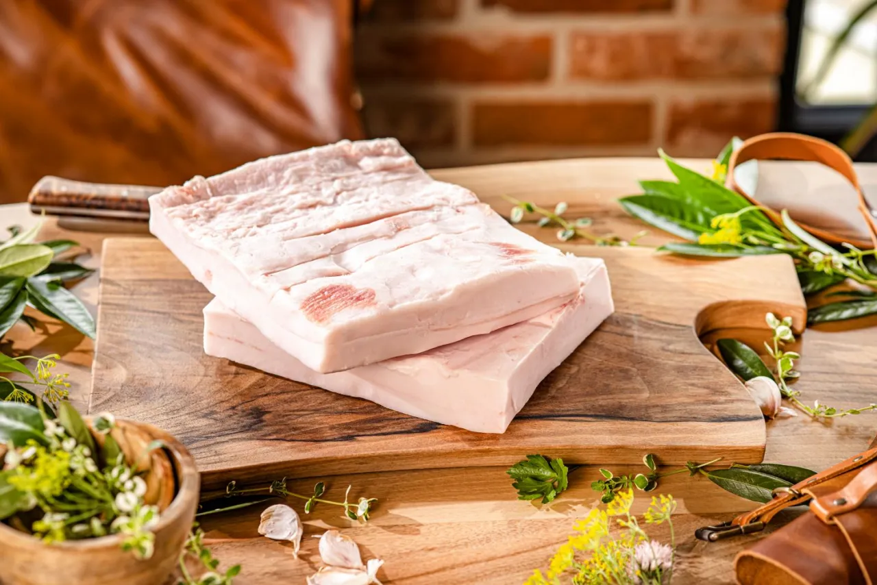 świeża słonina niesolona