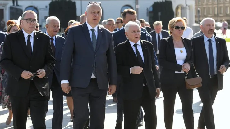 Zdjęcie Ile posłów ma zjednoczona prawica? Zaskakujące fakty o Sejmie