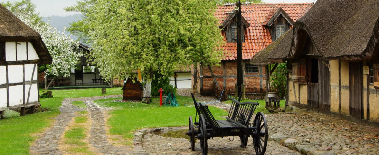 Zdjęcie Skansen Nadole: Odkryj fascynującą historię i atrakcje turystyczne