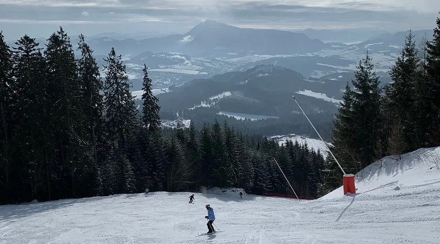 Zdjęcie Kubínska Hola Snowpark: Idealne miejsce na narty i snowboard dla rodzin