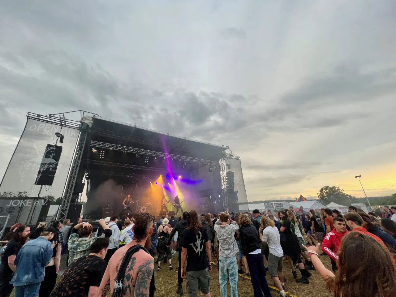 Open Air am Berg Festival Atmosph&auml;re B&uuml;hne