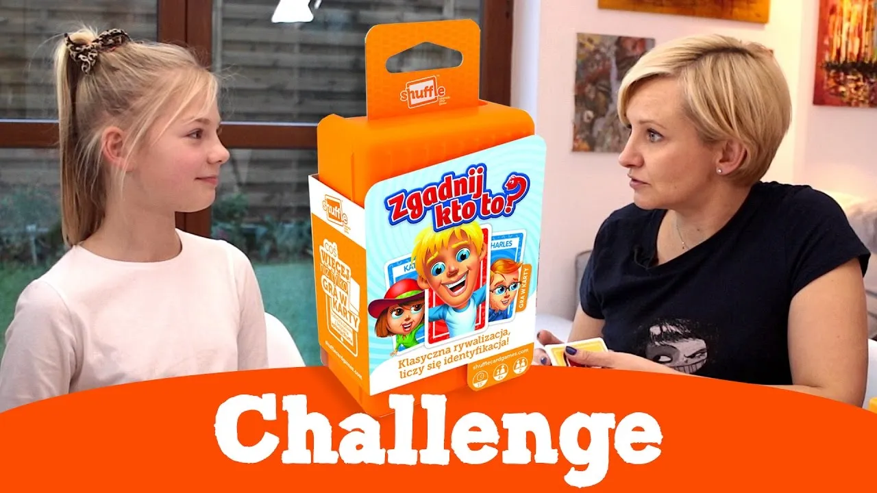 dzieci grają w zgadnij kto to karciana