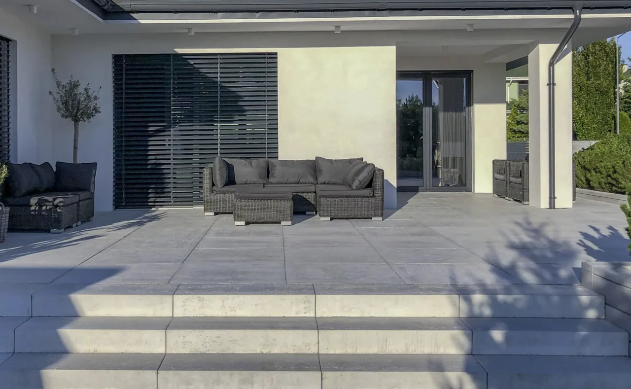 Pękające fugi na tarasie