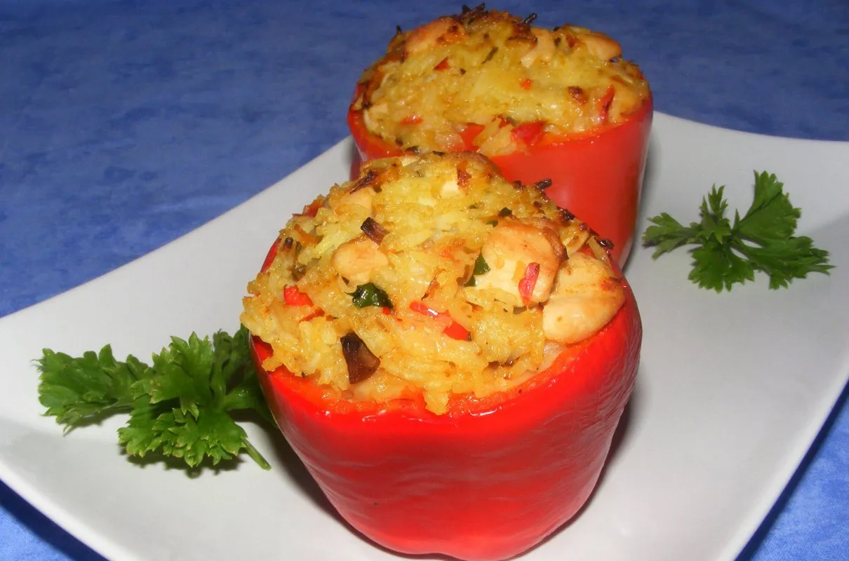 kotlety ryżowe, zapiekanka z ryżem i kurczakiem, faszerowana papryka ryżem