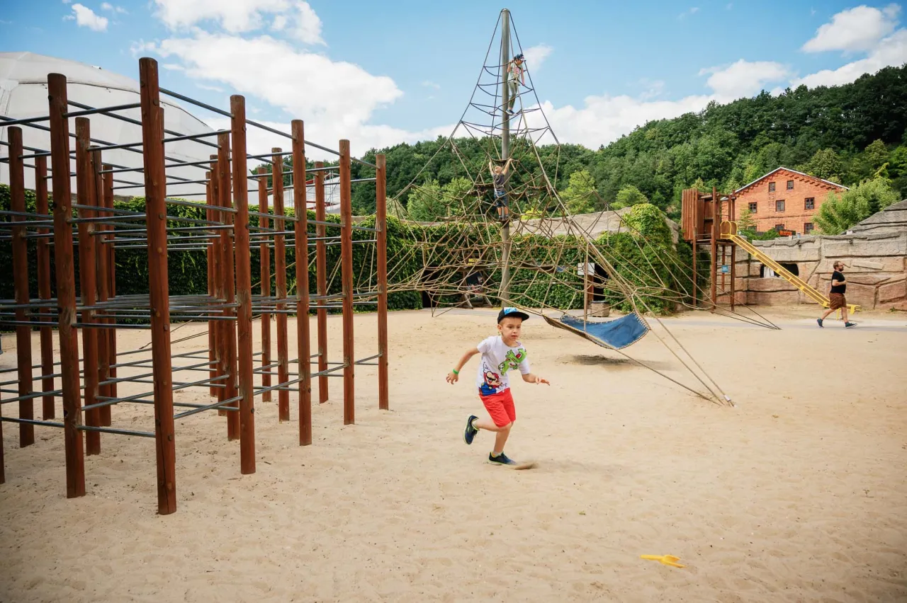 Dzieci w JuraPark Bałtów