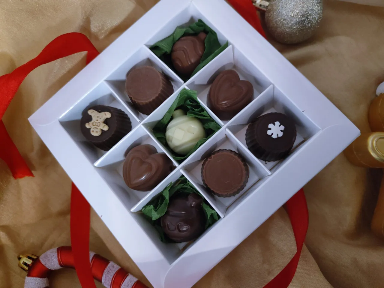 eleganckie praliny czekoladowe dekoracje