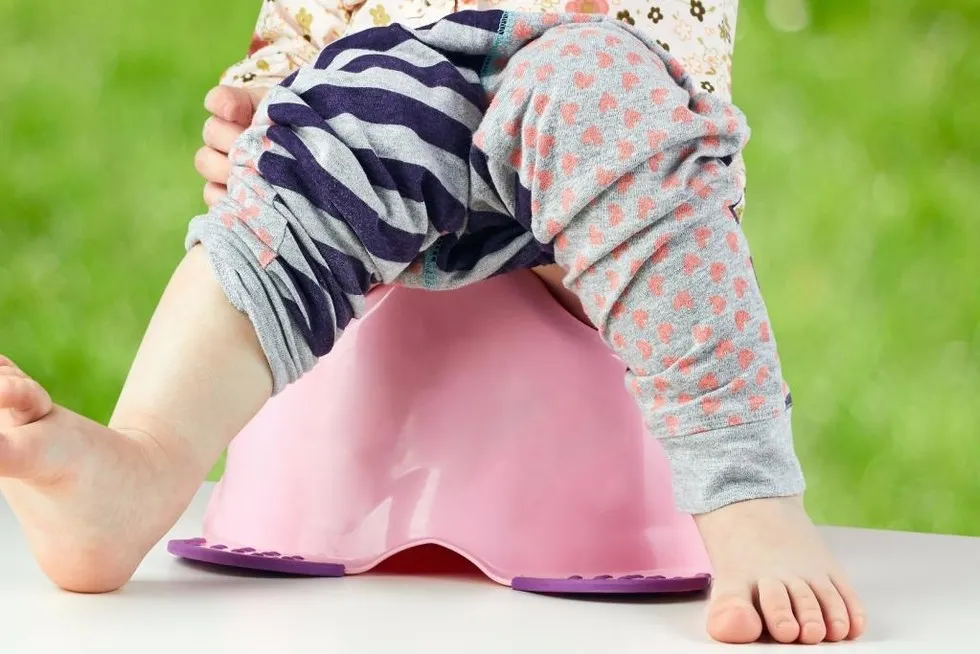 dziecko gotowe na nocnik