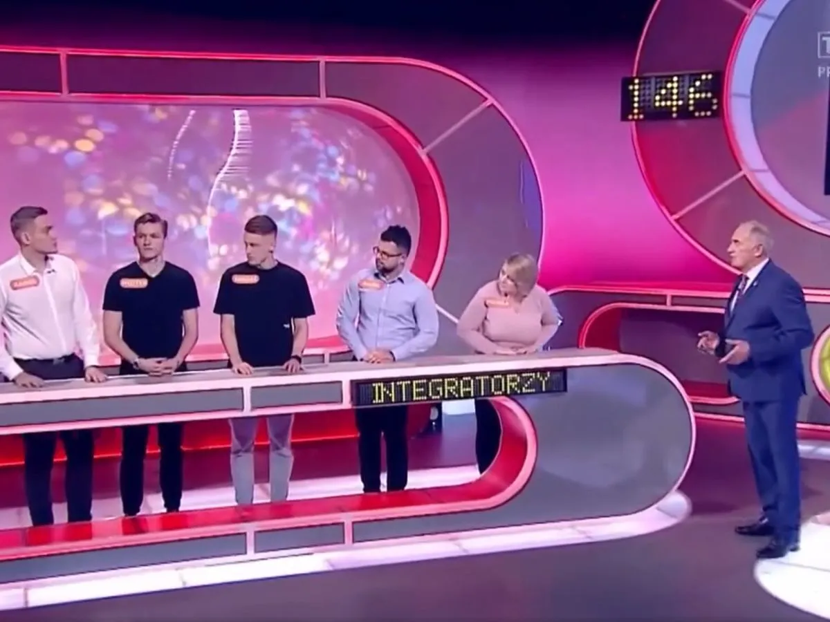 Uczestnicy Familiady zastanawiają się, na co można mieć uczulenie. Na ekranie widnieje napis 