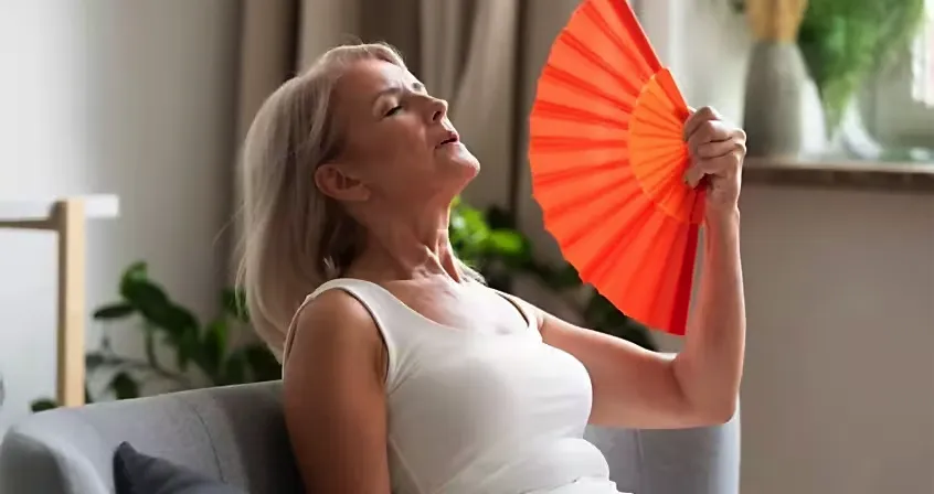 kobieta w menopauzie uderzenia gorąca