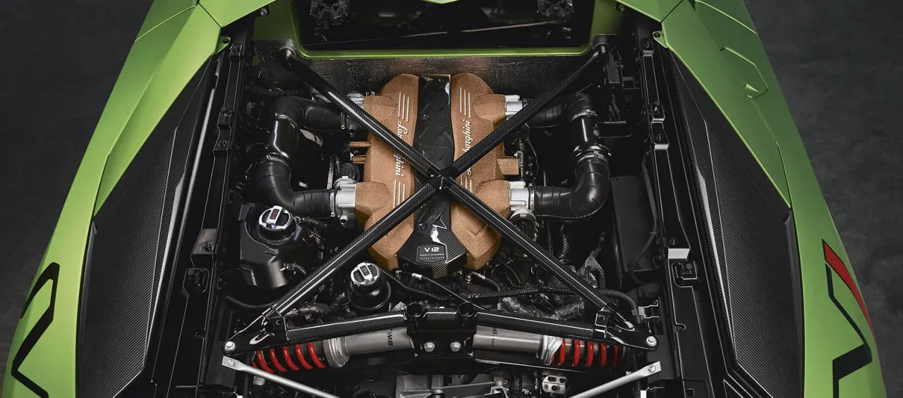 Lamborghini Aventador silnik V12