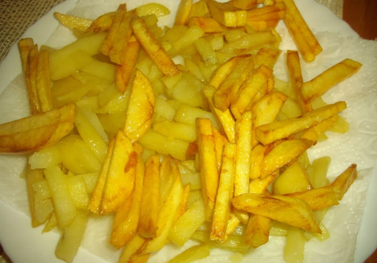 Smażenie frytek na patelni domowym sposobem
