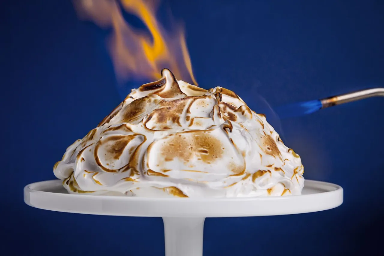 Bombe Alaska flamb&eacute;