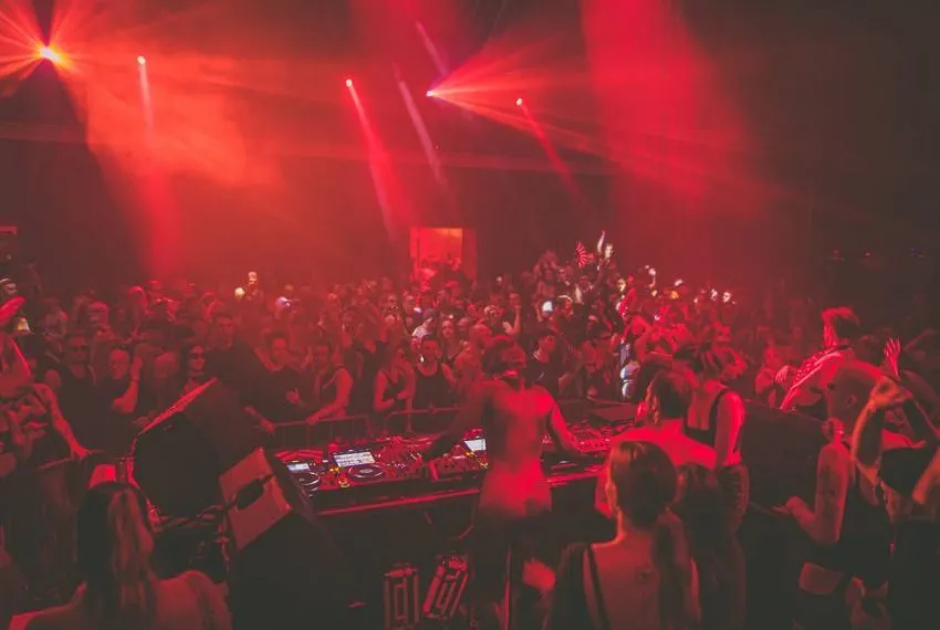 klub techno Polska wnętrze atmosfera
