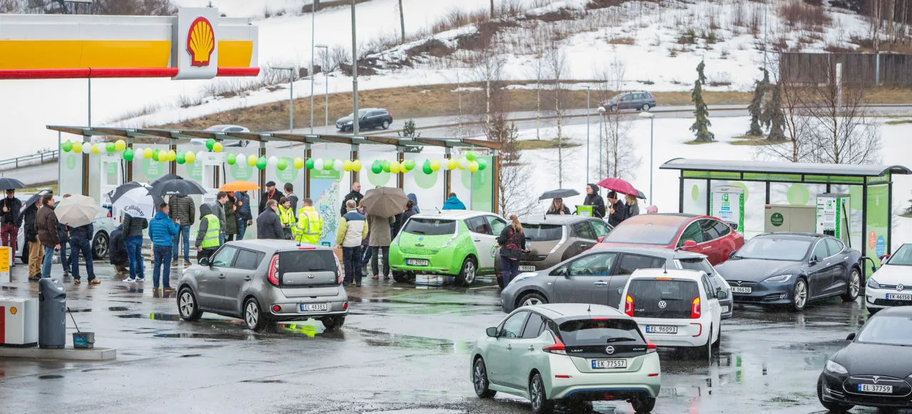 stacja ładowania samochodów elektrycznych norwegia szwecja