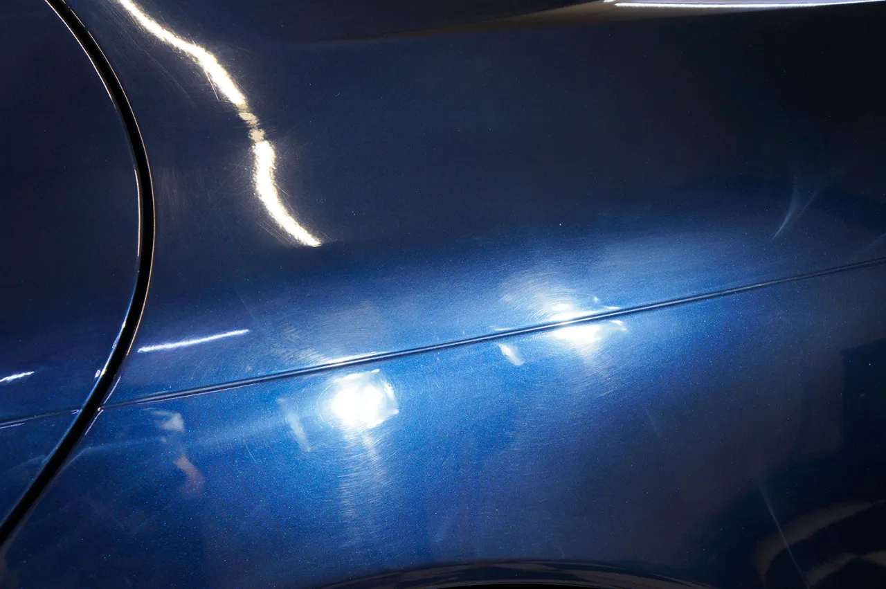 Uszkodzenia lakieru po polerowaniu, przypalony lakier, hologramy