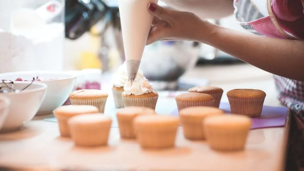 podstawowe akcesoria do pieczenia ciastek