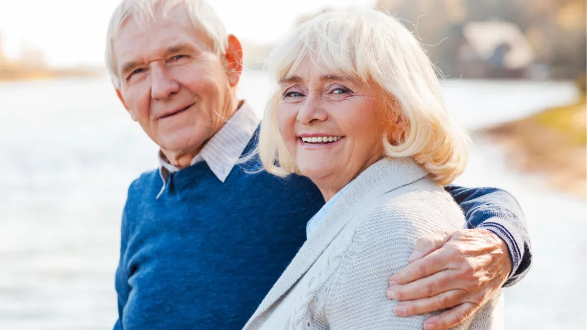 Para seniorów z długim stażem małżeńskim