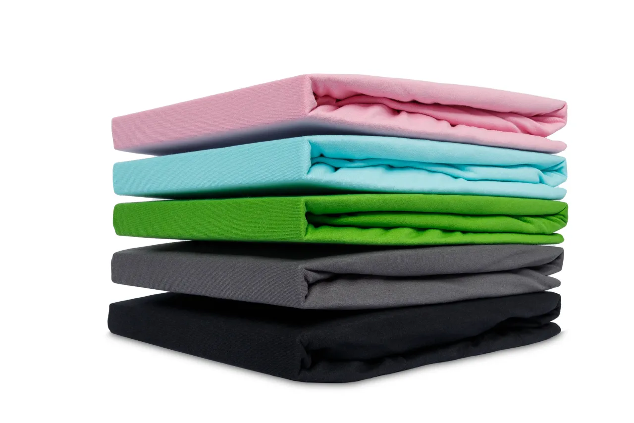 r&oacute;żne tkaniny na prześcieradła z gumką i akcesoria do szycia