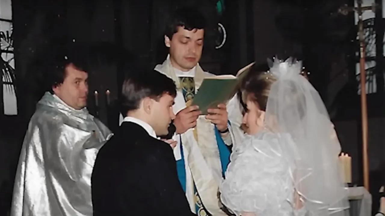 Para młoda w kościele, ślub kościelny