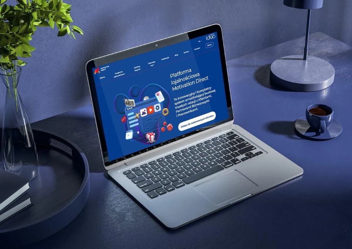 Laptop z platformą do obsługi programów lojalnościowych Motivation Direct. Innowacyjny system buduje trwałe relacje z klientami i partnerami.