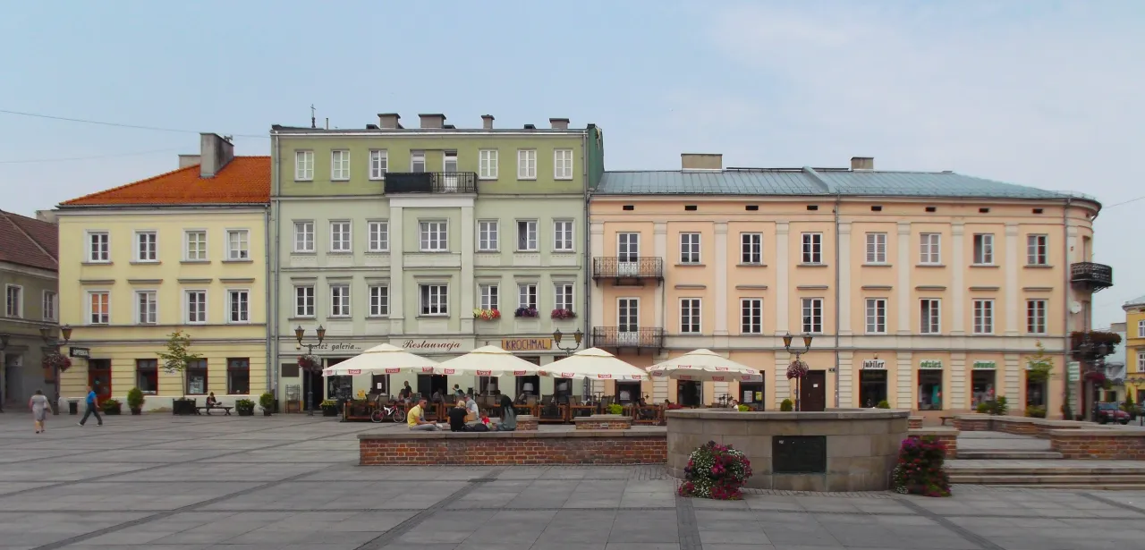 Piotrk&oacute;w Trybunalski Rynek Trybunalski kamienice