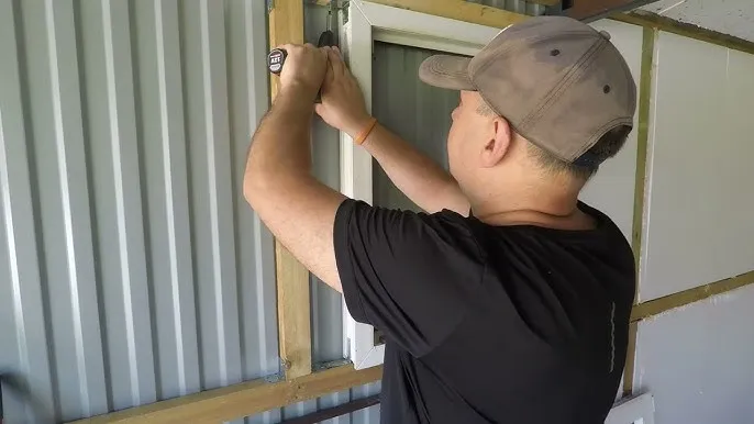 Montaż ramy wzmacniającej w blaszaku