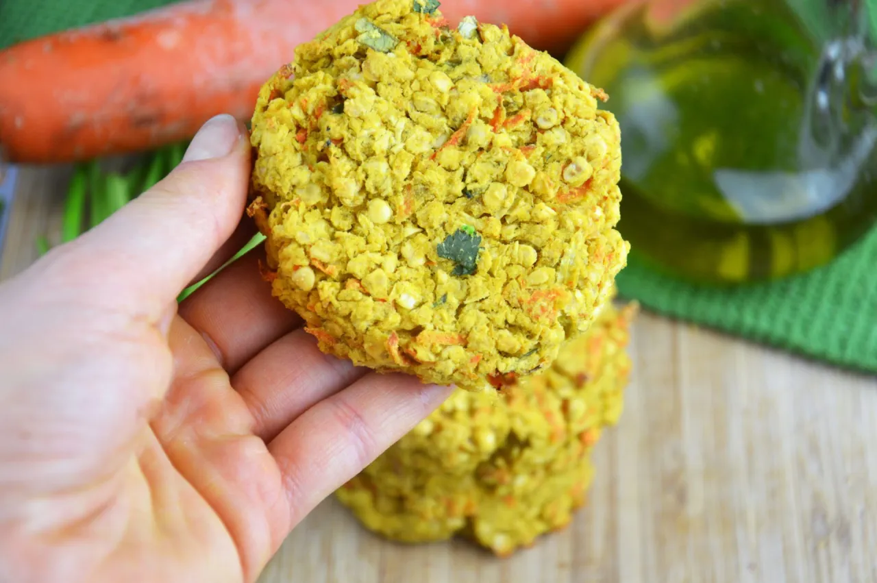 wegańskie kotlety z soczewicy, curry warzywne z ryżem, wegańskie paluszki rybne