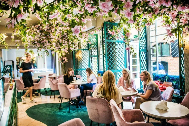 wnętrze tradycyjnej restauracji w Wilnie