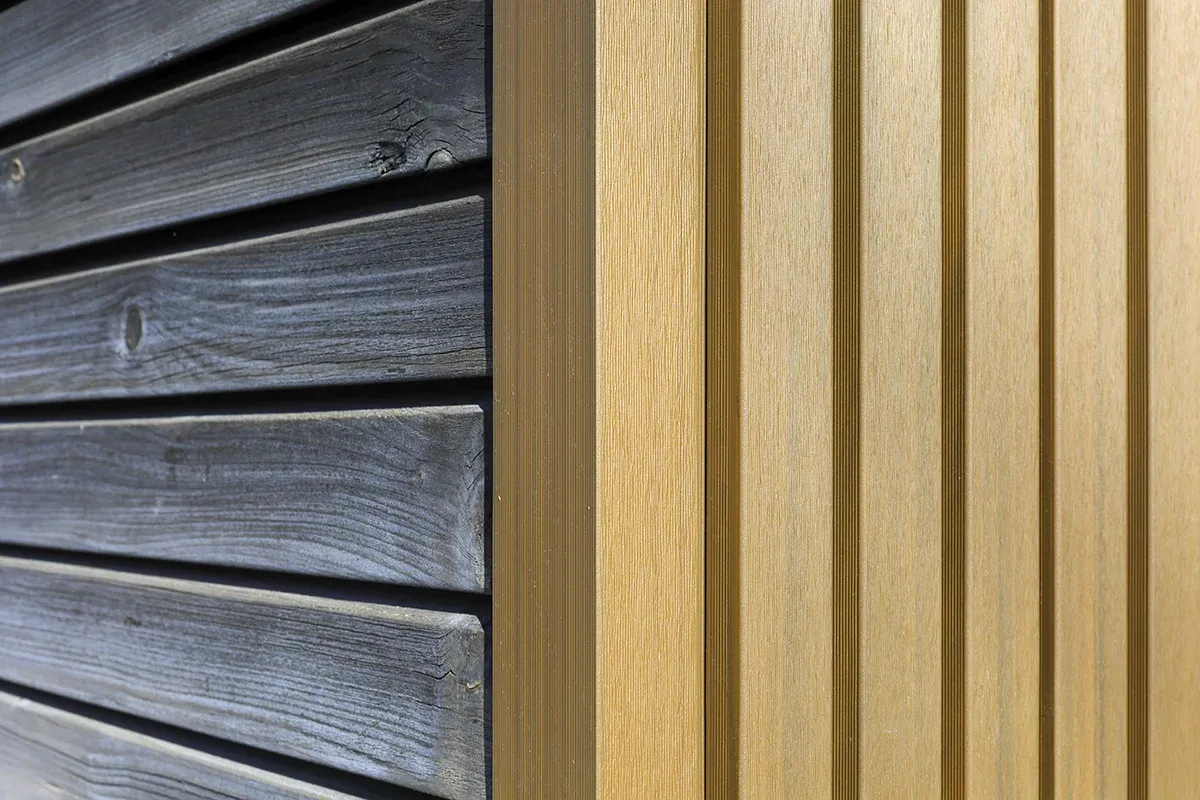 r&oacute;żne gatunki drewna elewacyjnego