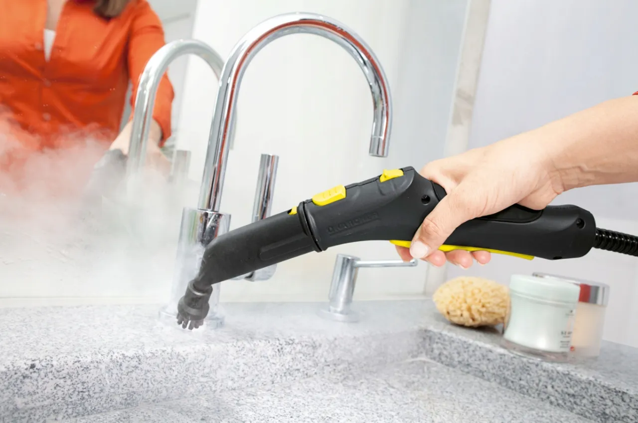 Parownica w akcji czyszczenie fug i piekarnika