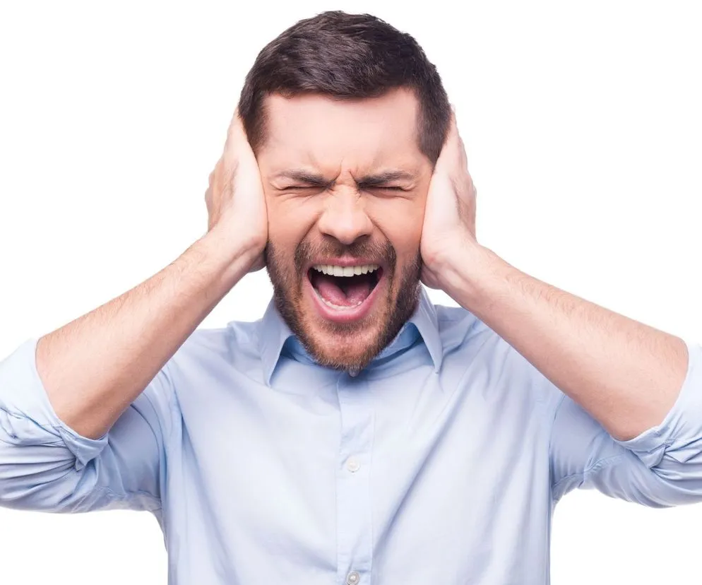 osoba reagująca na dźwięki mizofonia