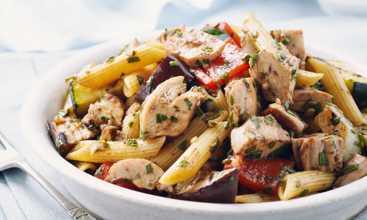 Salade de pâtes au poulet bien conservée
