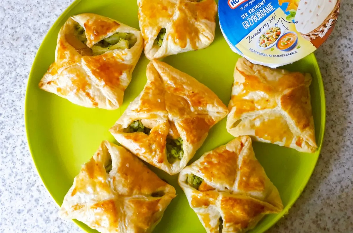 Mechanizm listkowania ciasta francuskiego serek topiony