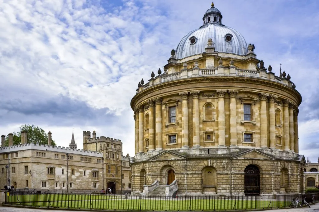 Zdjęcie Najlepsze uniwersytety w rankingach informatyki - unikaj słabych wyborów