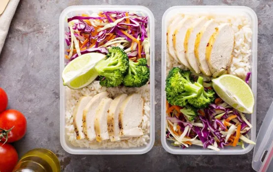 zdrowy lunchbox, dietetyczny obiad do pracy, posiłki na wynos