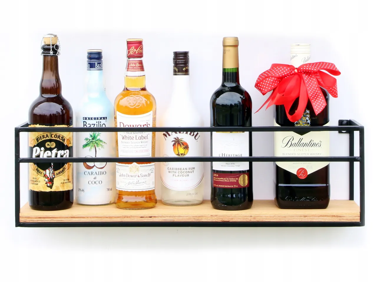 mini wina w supermarkecie półka